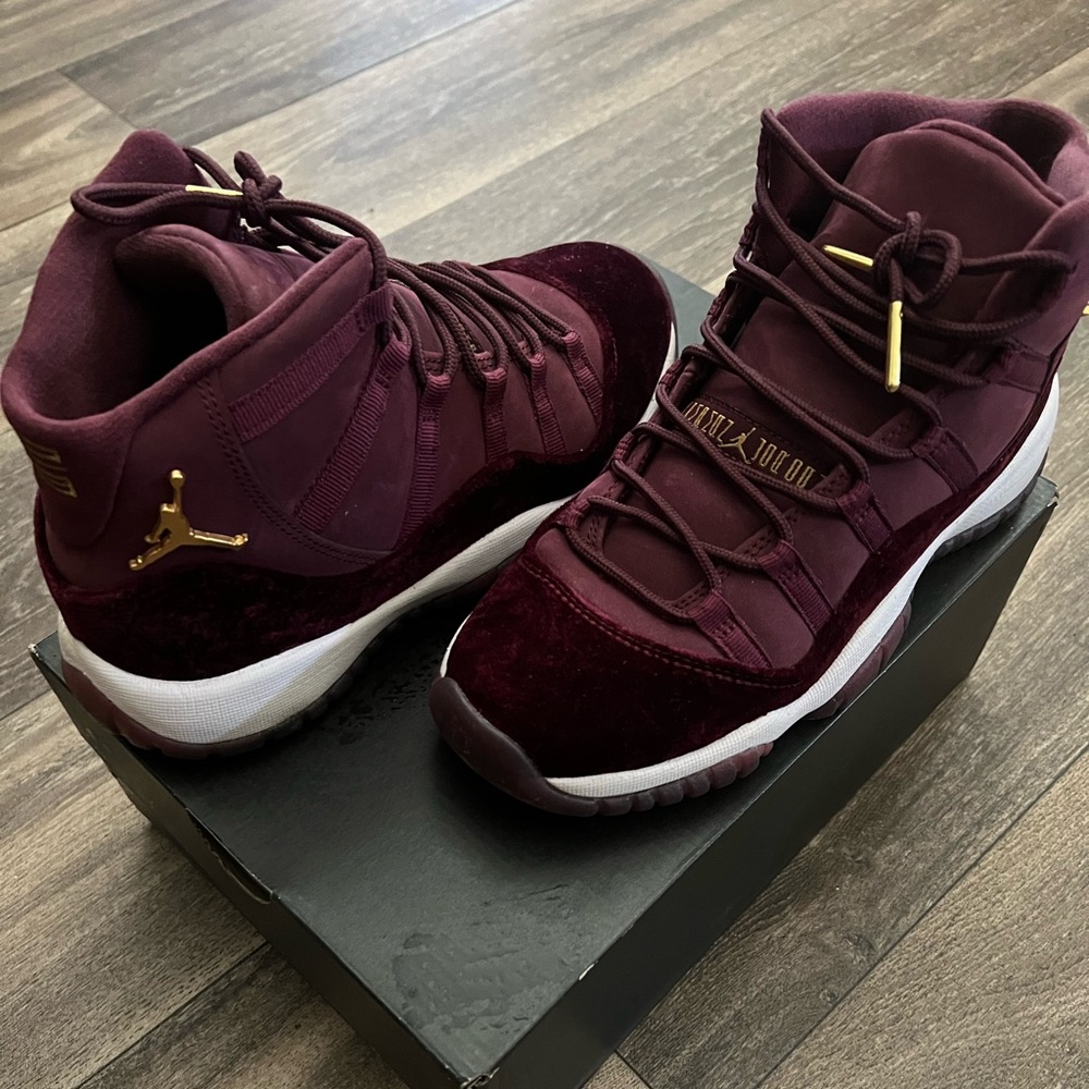 Night Maroon Jordan 11 in 5.5Y (Women’s 7, Boys 5.5)